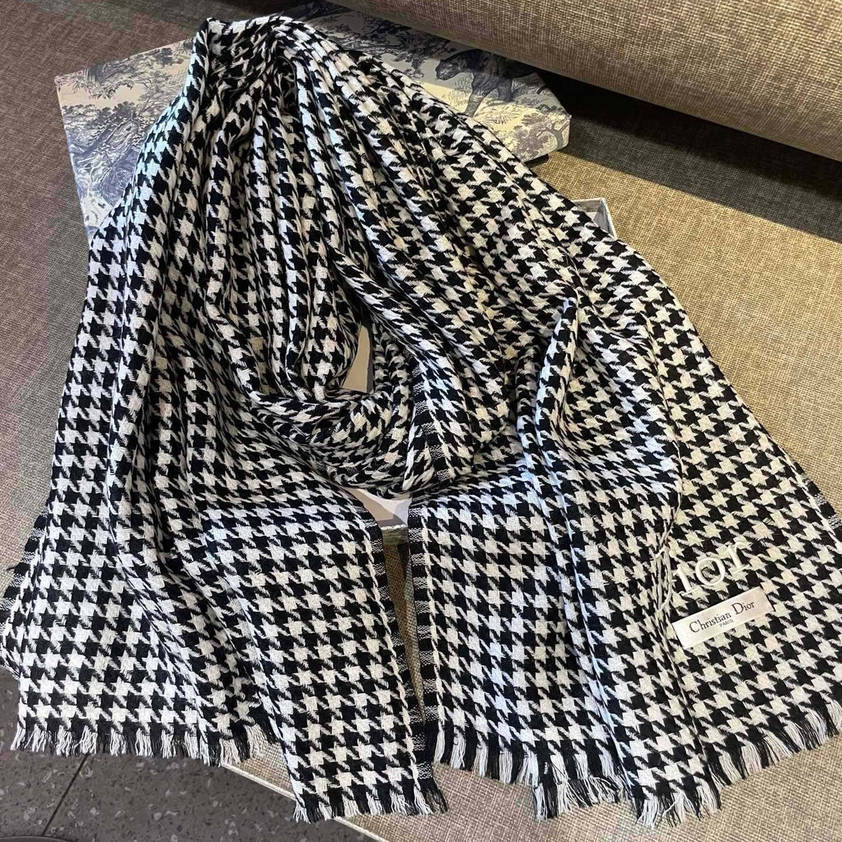 CD 26FW Scarf Houndstooth Color-Block Logo Jacquard Shawl 70×200 Wool Blend 550692