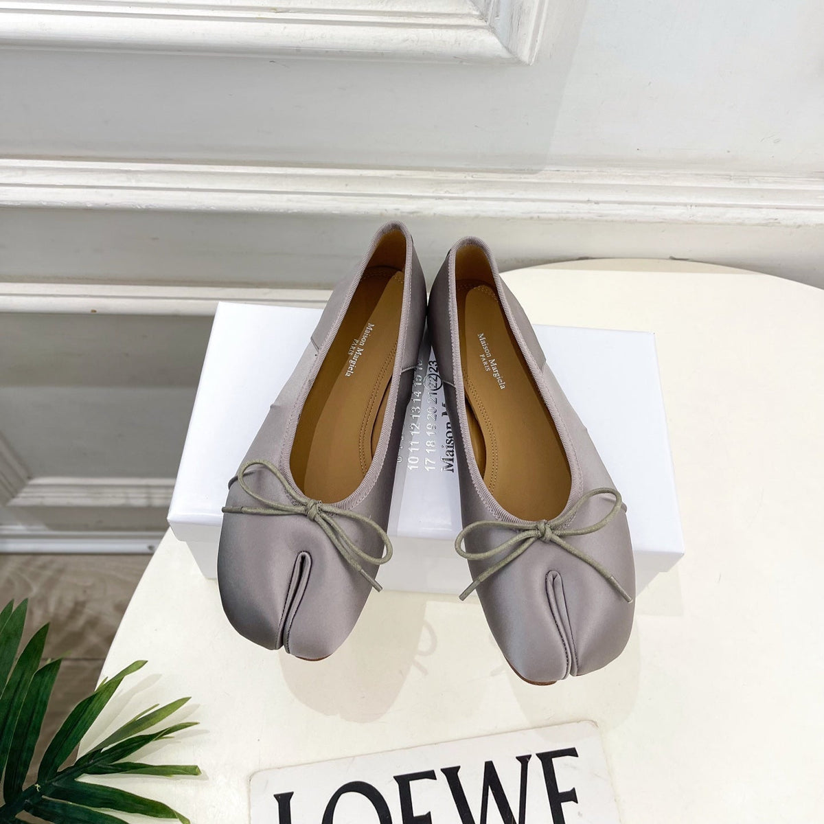 MM 26s Split-Toe Ballet Flats In Grey Silk