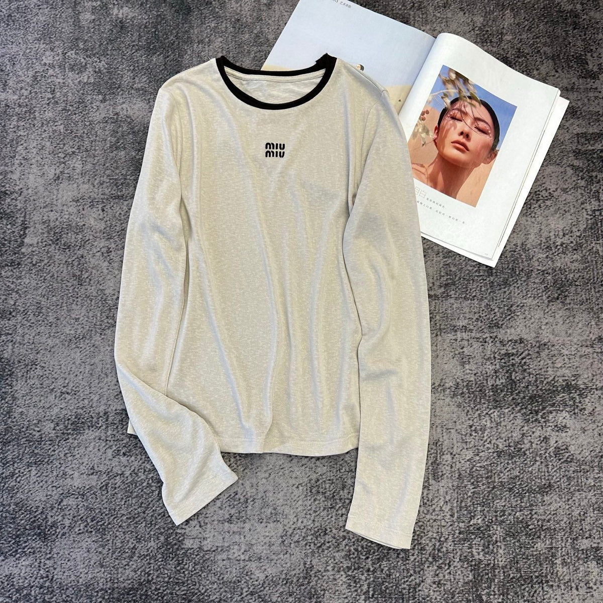 Miu 26FW Long-Sleeved T-Shirt Contrast Crew Neck Embroidered Logo Lyocell 446403
