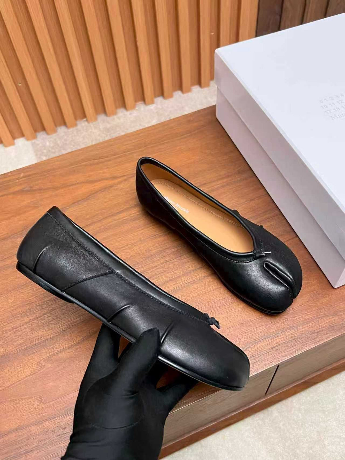 MM 26S Split-Toe Ballet Flats In Black Calfskin 25626