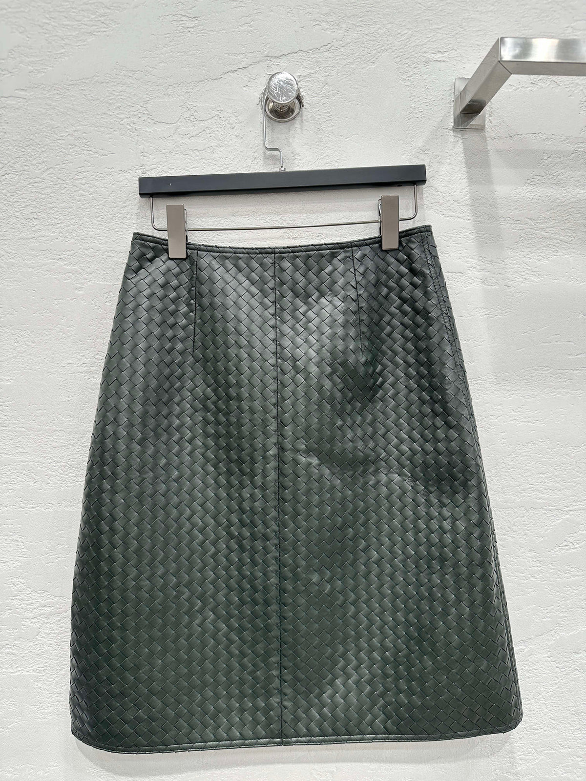 BV 26ss Skirt in Dark Green Lambskin