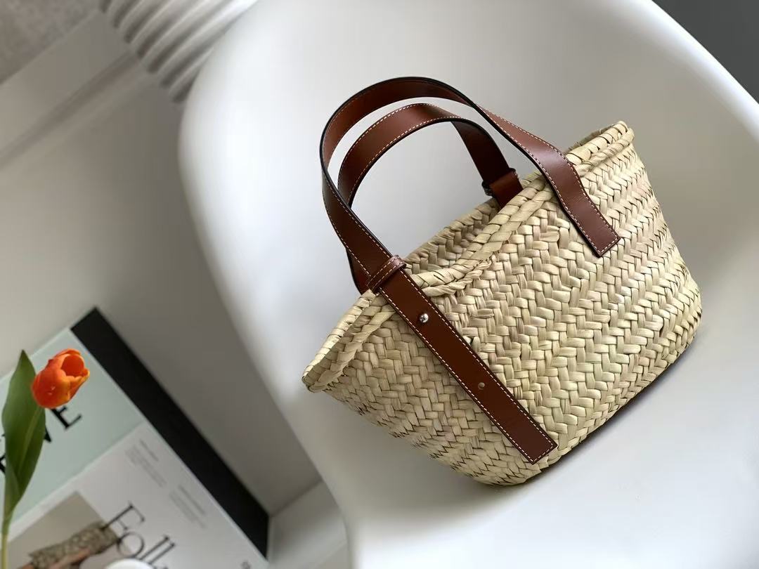 LOEWE 26S Small Basket Bag Anagram Logo 33cm Beige Palm Leaf Calfskin