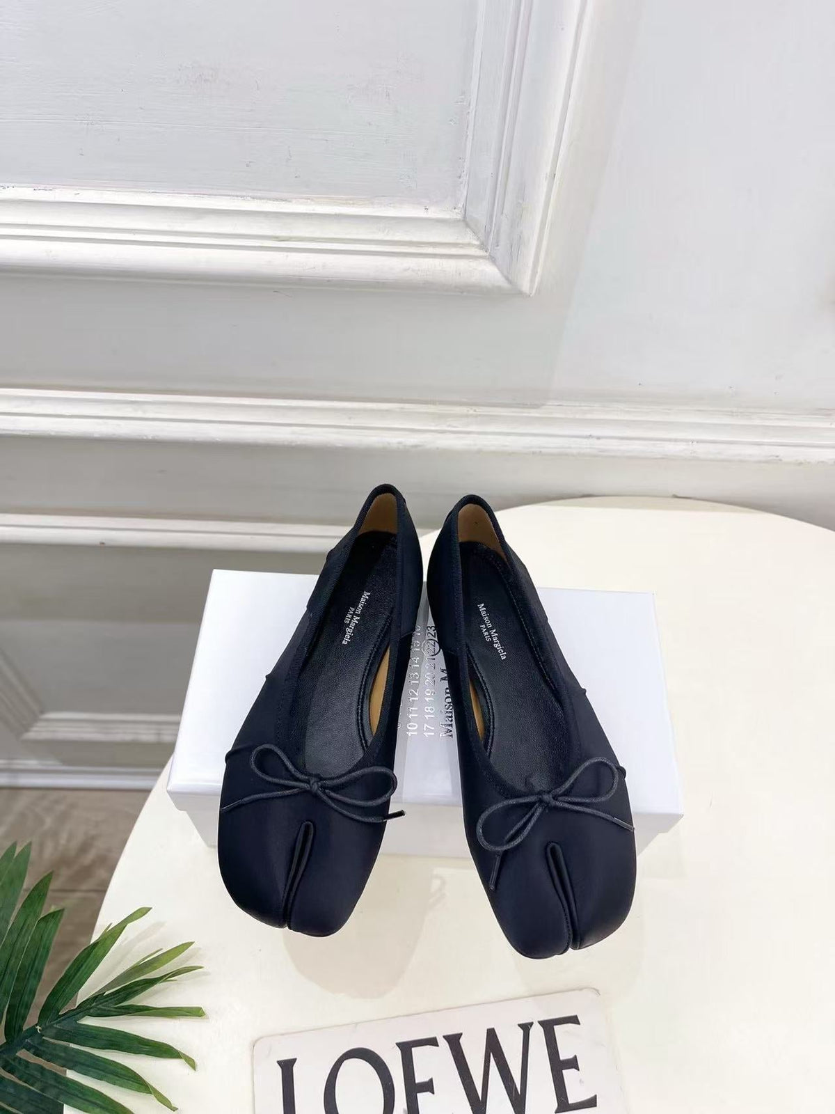 MM 26s Split-Toe Ballet Flats Black Silk