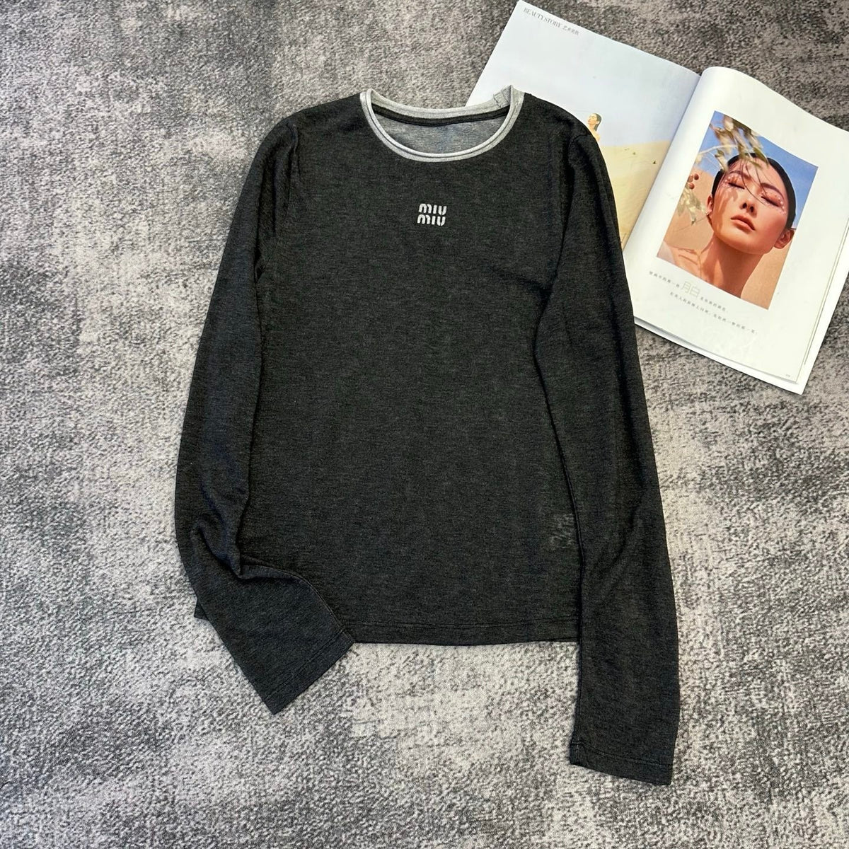 Miu 26FW Long-Sleeved T-Shirt Contrast Crew Neck Embroidered Logo Lyocell 446403