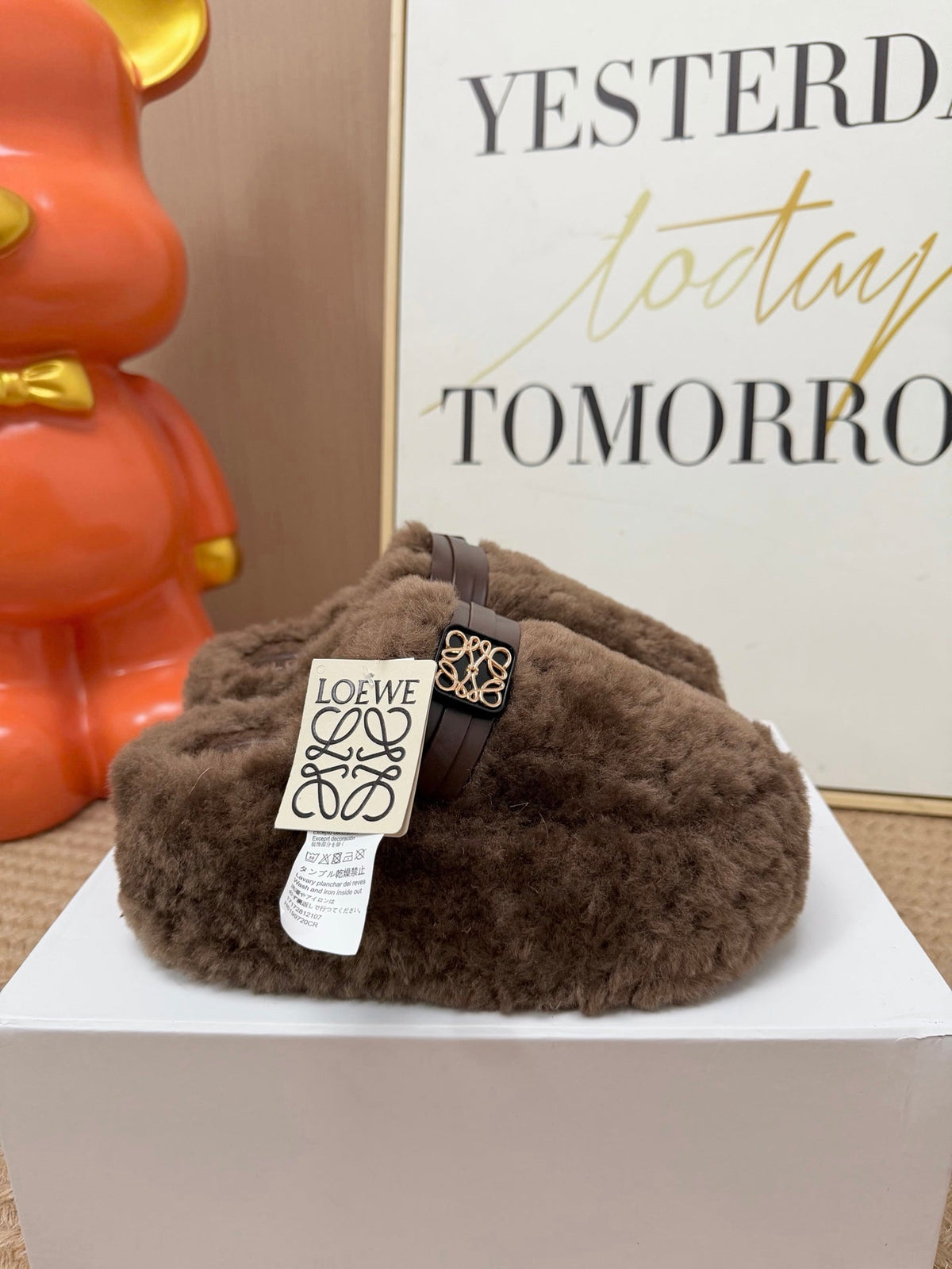 LW 26FW Closed-Toe Shearling Mules Metal Logo Buckle Shearling 192135