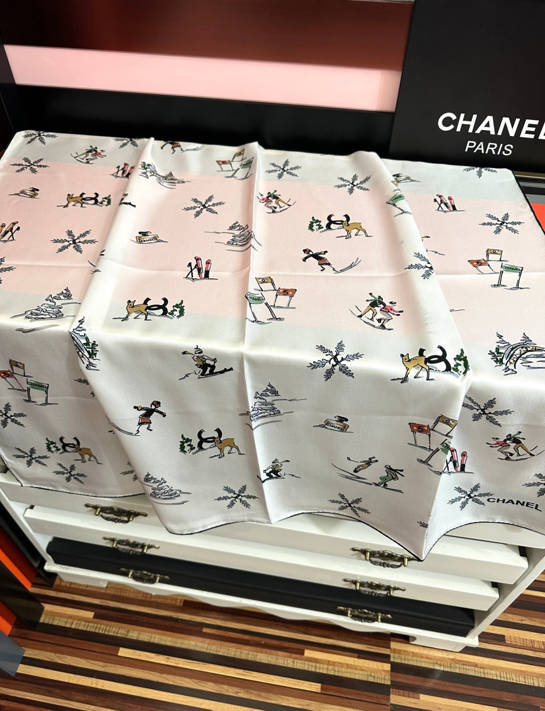 CC 26S Scarf 90x90 Twill Silk 550759