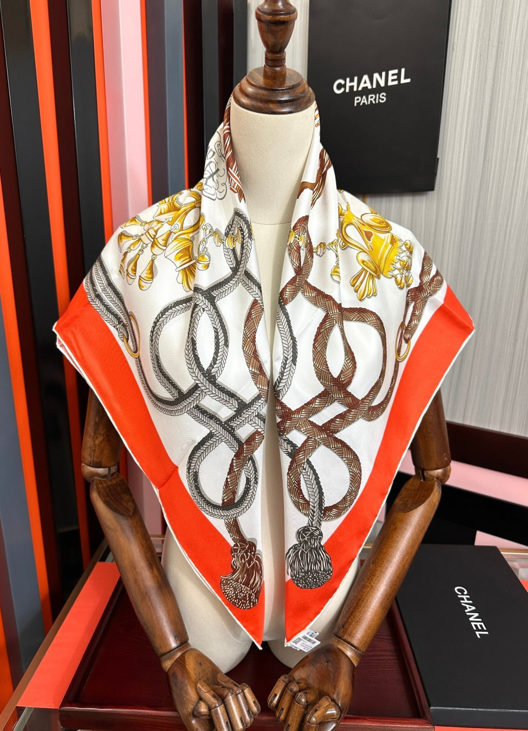 HM 26s Scarf 90x90cm Silk 550761