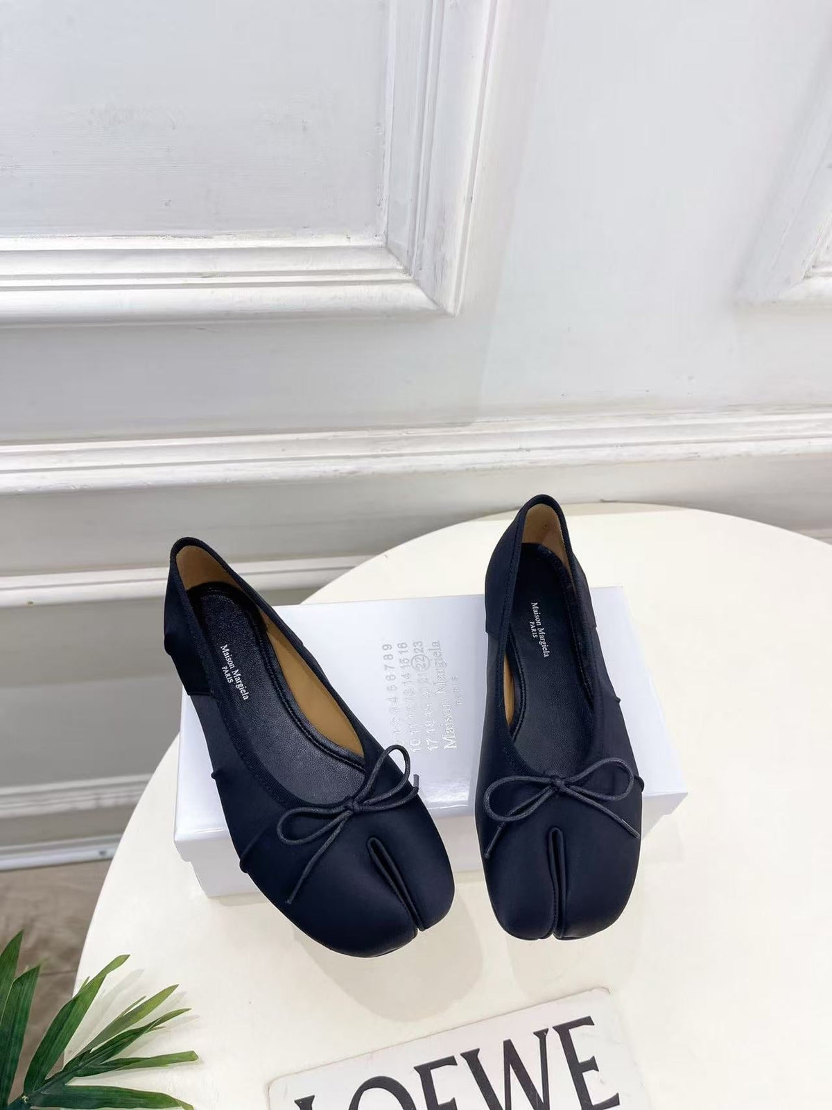 MM 26s Split-Toe Ballet Flats Black Silk