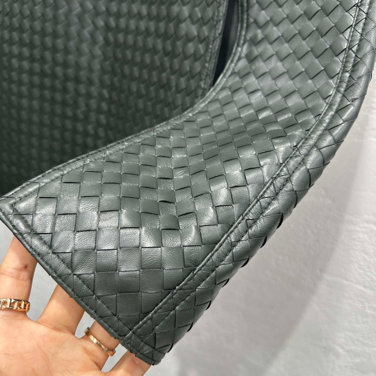 BV 26ss Skirt in Dark Green Lambskin