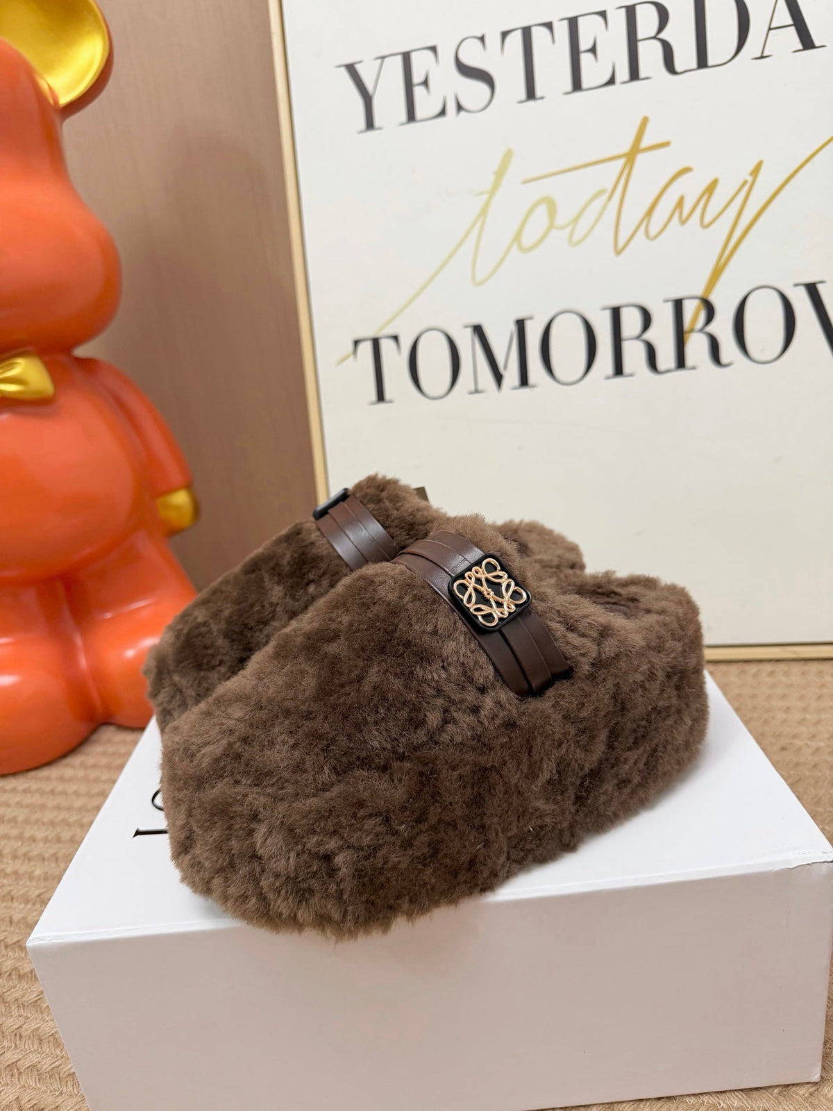 LW 26FW Closed-Toe Shearling Mules Metal Logo Buckle Shearling 192135
