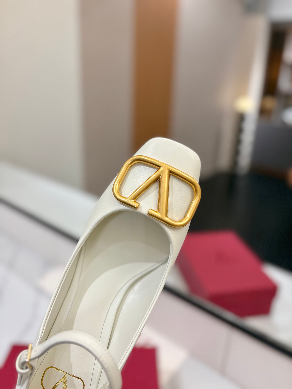 Valentino 26S Mary Jane Heels 6cm In White Smooth Calfskin With Gold Hardware