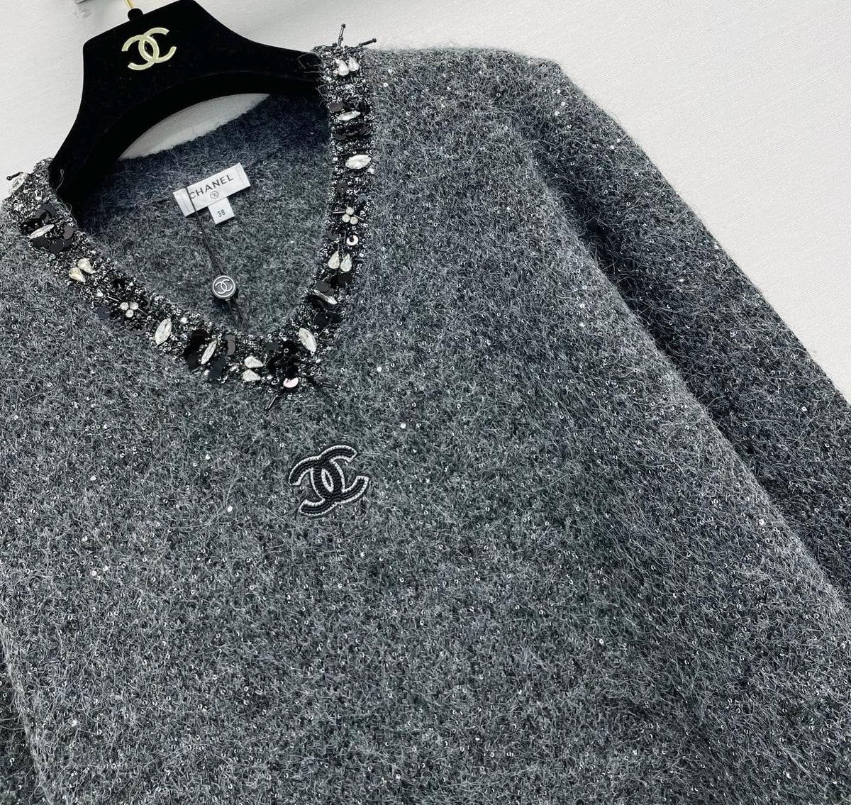 CC 26FW Crystal-Embellished Collar V-Neck Knit Sweater Polyester 440382