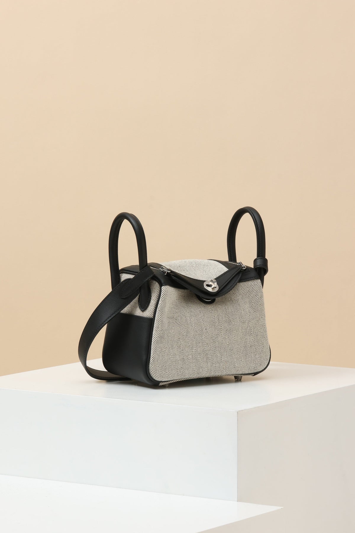 High-end Hermes 2026 Mini Lindy Cargo Bag 19cm Swift Leather Canvas