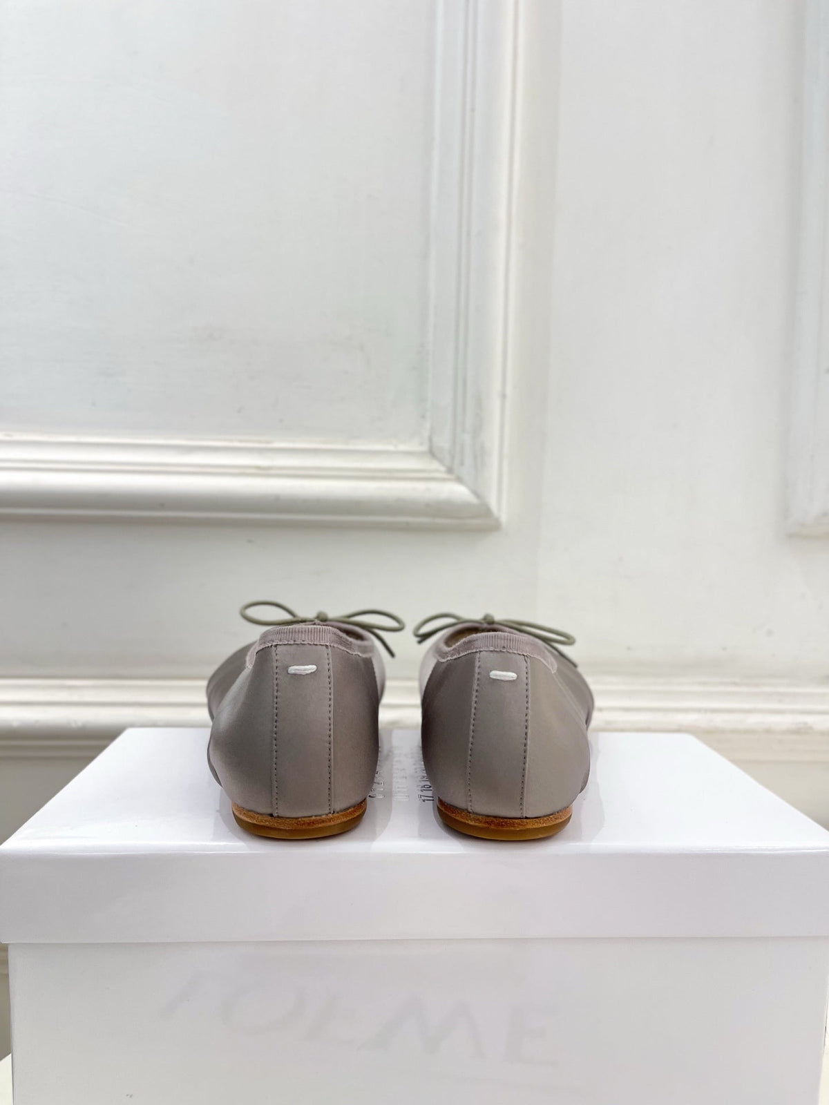 MM 26s Split-Toe Ballet Flats In Grey Silk