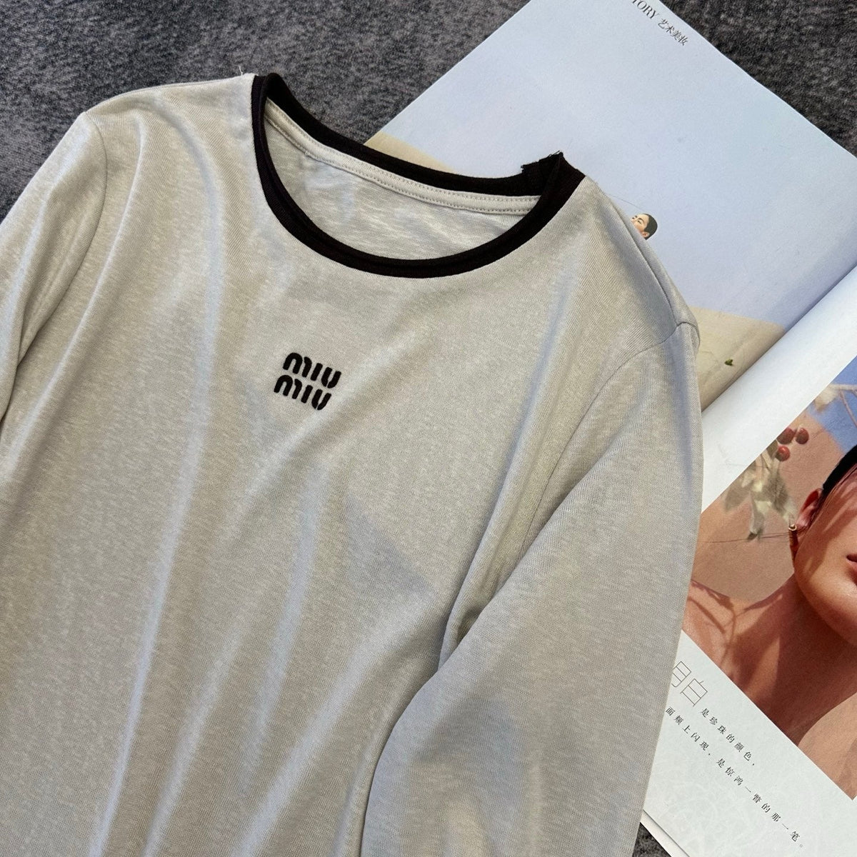 Miu 26FW Long-Sleeved T-Shirt Contrast Crew Neck Embroidered Logo Lyocell 446403