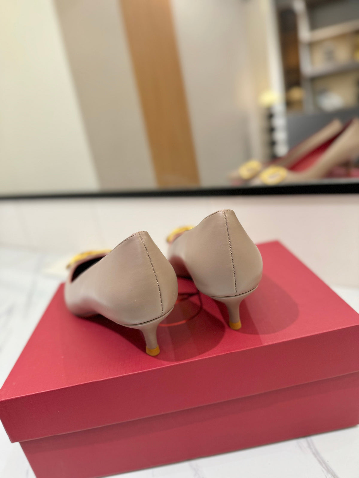 Valentino 26S High Heels 4.5cm In Beige Smooth Calfskin With Gold Hardware