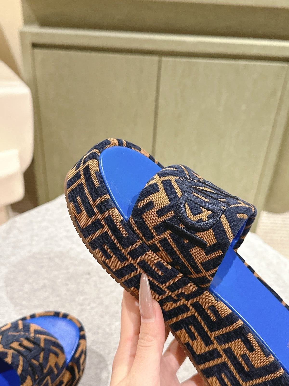 Fendi 26S Platform Sandals Brown And Black Fabric Style 4